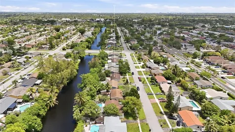 7811 SW 9th Street North Lauderdale FL 33068