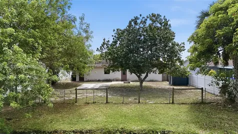 7811 SW 9th Street North Lauderdale FL 33068