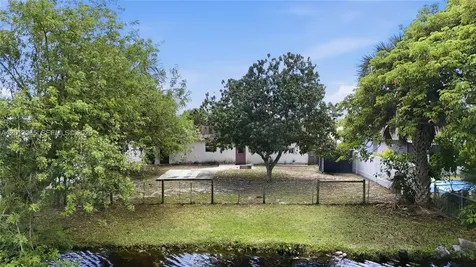 7811 SW 9th Street North Lauderdale FL 33068
