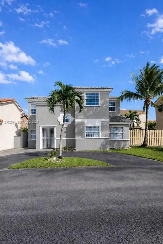 1045 NW 126th Place Miami FL 33182