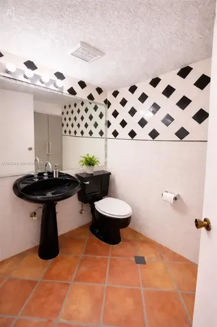 1045 NW 126th Place Miami FL 33182