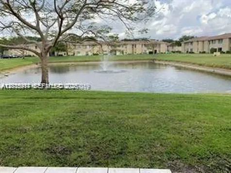 895 Twin Lakes Drive Coral Springs FL 33071