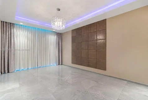 100 S Pointe Drive Miami Beach FL 33139