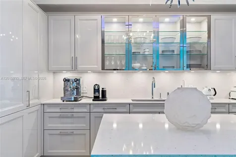 100 S Pointe Drive Miami Beach FL 33139