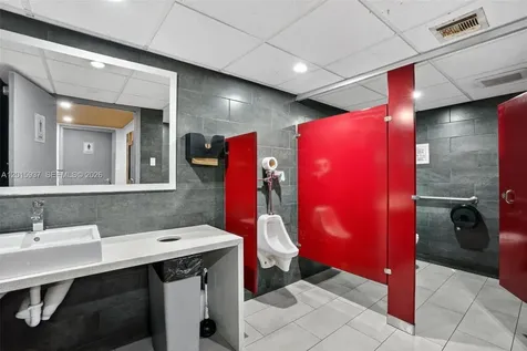 Established Full-service Restaurant For Sale Prime North Miami Beach FL 33160