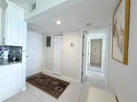 7135 Collins Avenue Miami Beach FL 33141