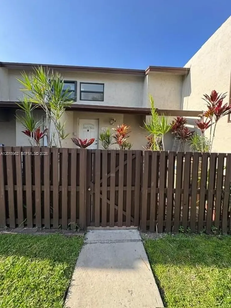 10296 NW 9th St Circle Miami FL 33172