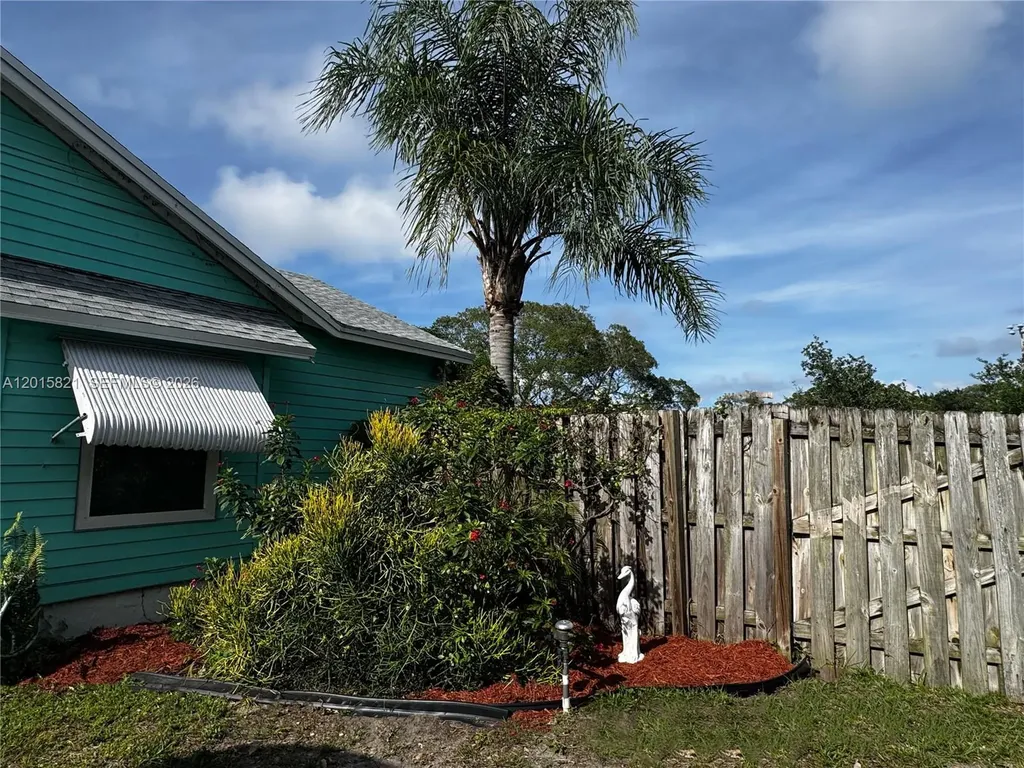 324 SW 3rd Avenue Delray Beach FL 33444