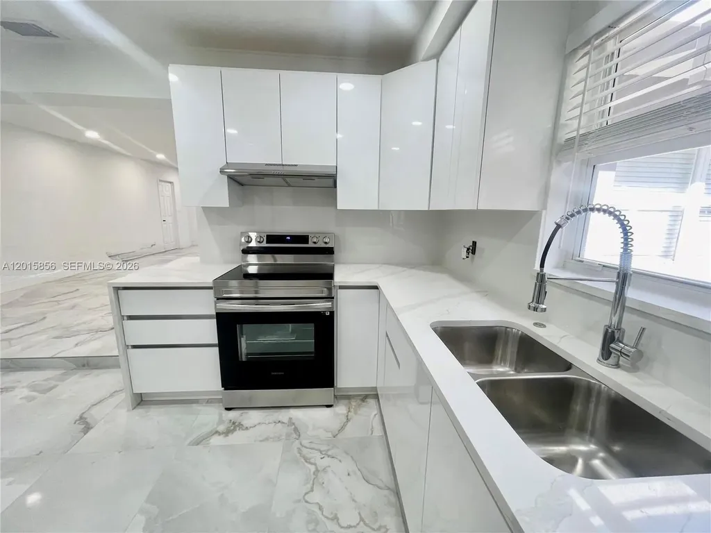 1649 NE 8th Avenue Fort Lauderdale FL 33305