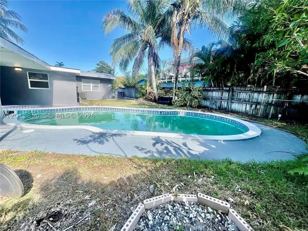 1649 NE 8th Avenue Fort Lauderdale FL 33305