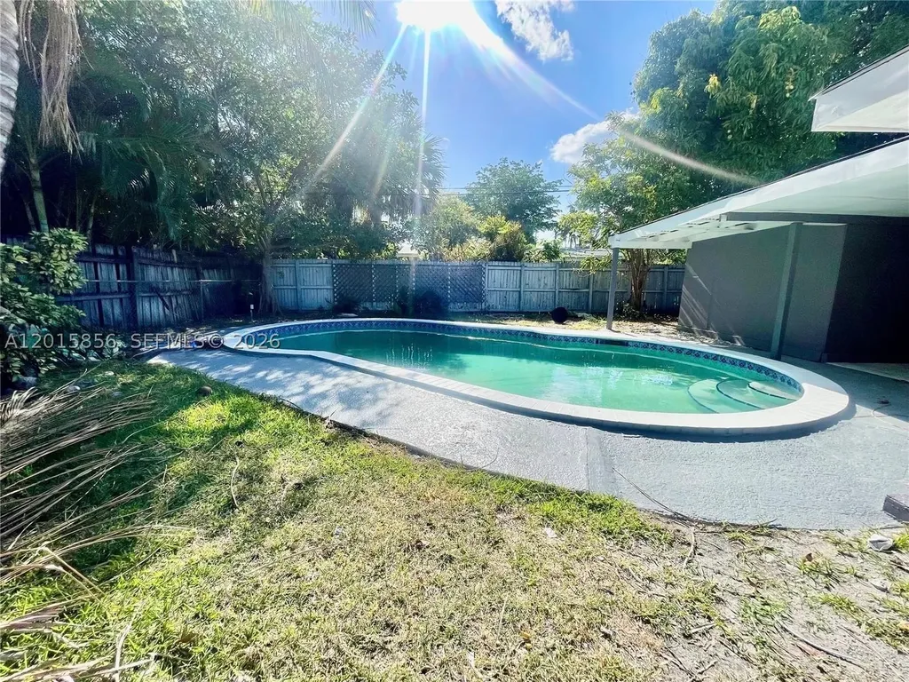 1649 NE 8th Avenue Fort Lauderdale FL 33305