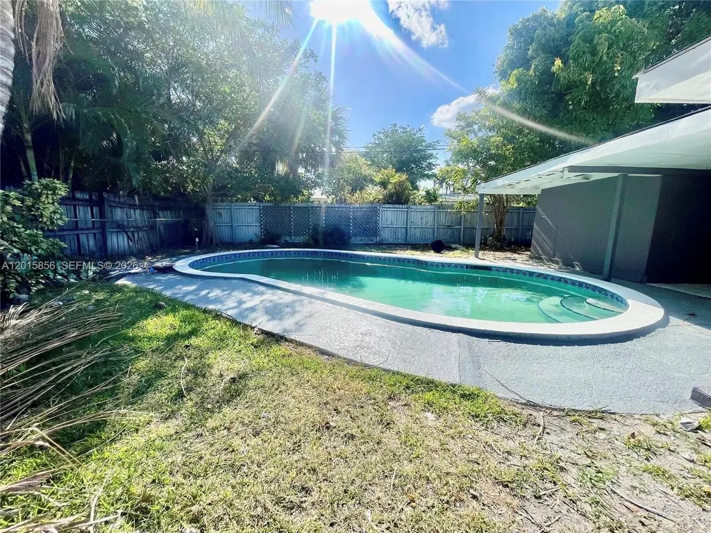 1649 NE 8th Avenue Fort Lauderdale FL 33305