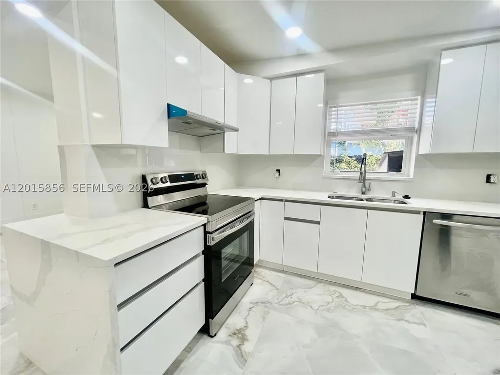 1649 NE 8th Avenue Fort Lauderdale FL 33305