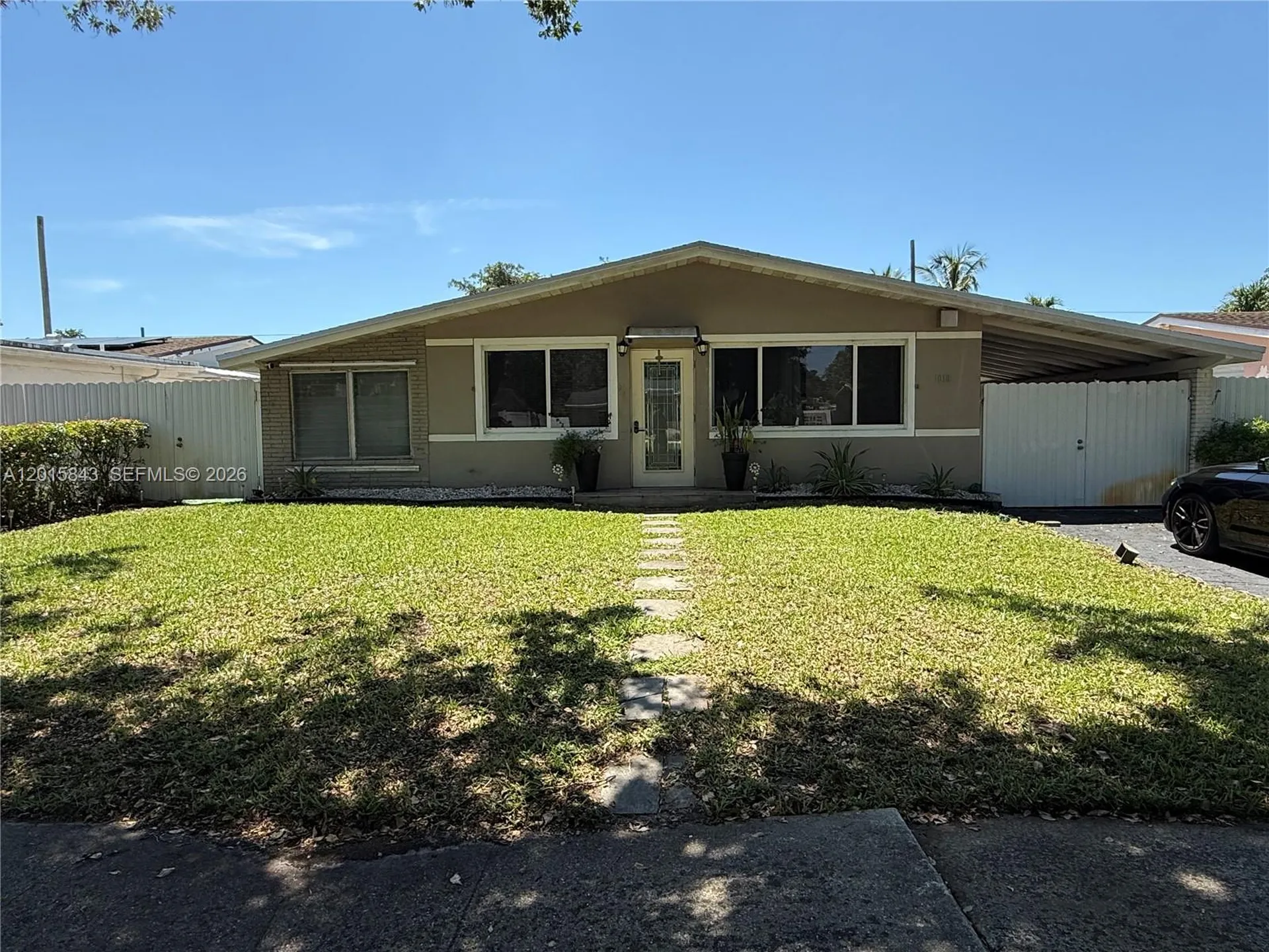 1010 N 74th Way Hollywood FL 33024