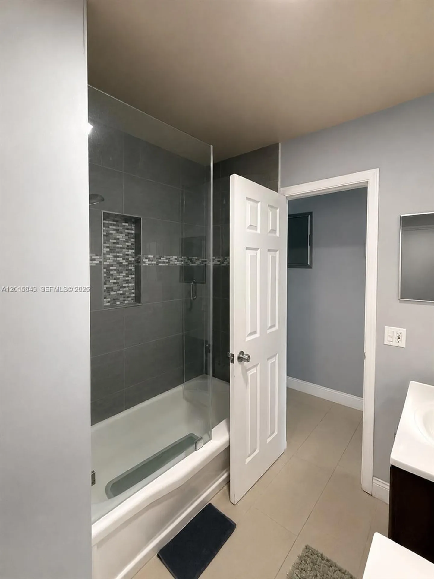 1010 N 74th Way Hollywood FL 33024