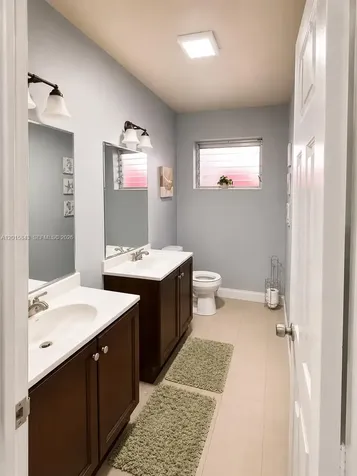 1010 N 74th Way Hollywood FL 33024