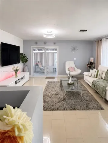 1010 N 74th Way Hollywood FL 33024