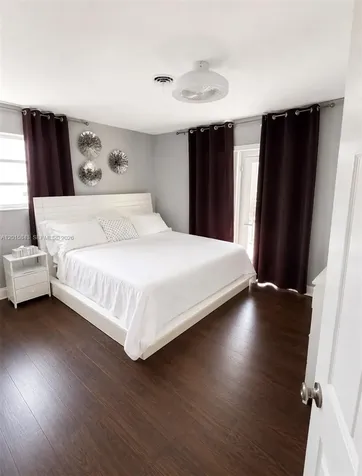 1010 N 74th Way Hollywood FL 33024