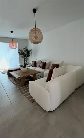 686 SE 13th Court Homestead FL 33034