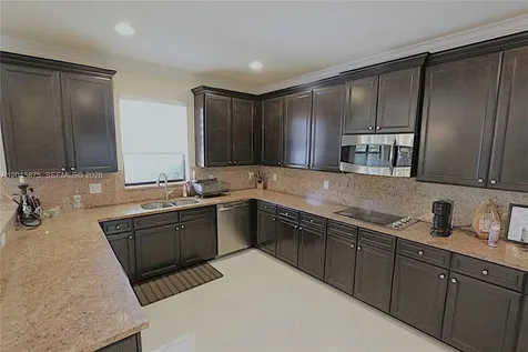 8925 NW 99th Avenue Doral FL 33178