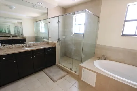 8925 NW 99th Avenue Doral FL 33178