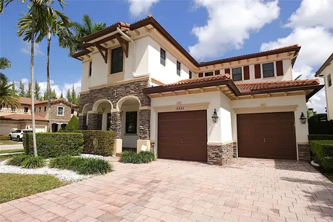 8925 NW 99th Avenue Doral FL 33178