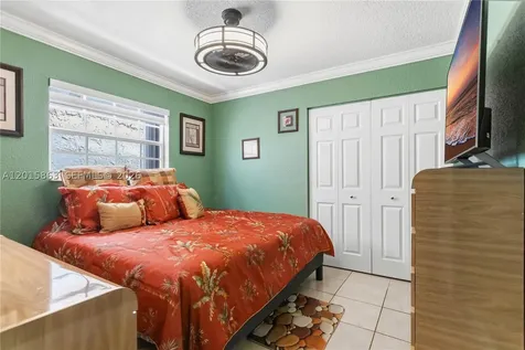 5471 W 27th Court Hialeah FL 33016