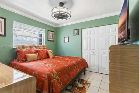 5471 W 27th Court Hialeah FL 33016