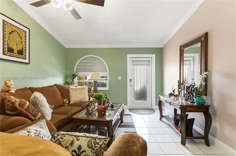 5471 W 27th Court Hialeah FL 33016