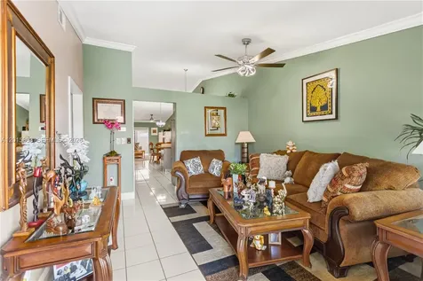 5471 W 27th Court Hialeah FL 33016