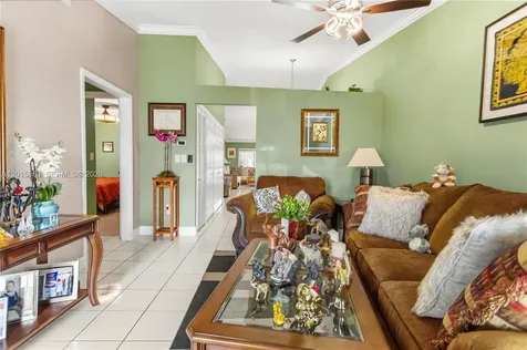5471 W 27th Court Hialeah FL 33016