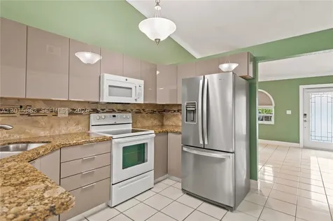 5471 W 27th Court Hialeah FL 33016