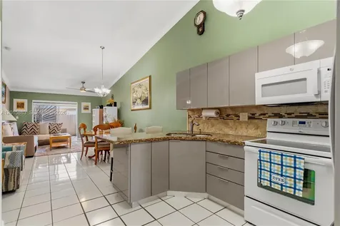 5471 W 27th Court Hialeah FL 33016