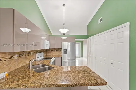 5471 W 27th Court Hialeah FL 33016