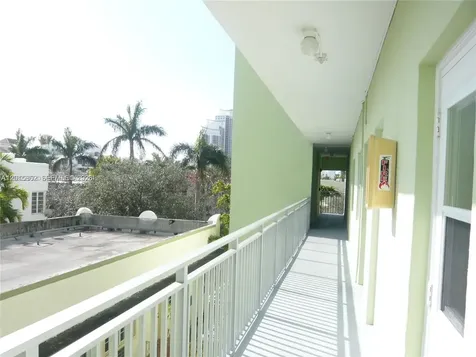 363 Washington Miami Beach FL 33139