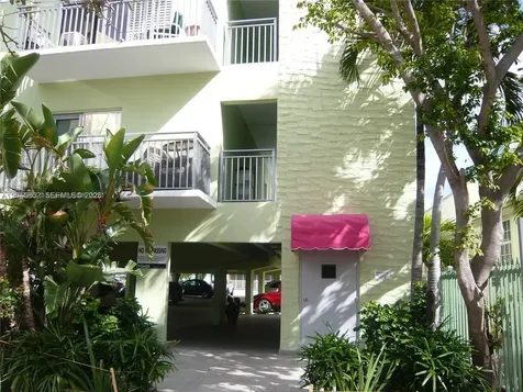 363 Washington Miami Beach FL 33139