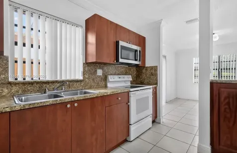 6904 NW 169th Street Hialeah FL 33015
