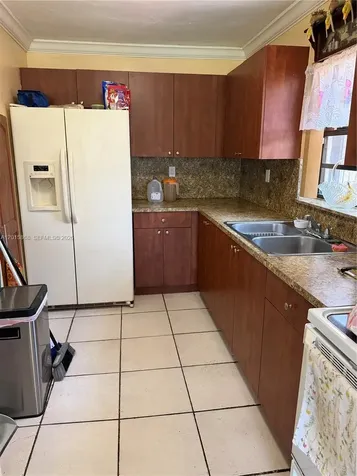 6904 NW 169th Street Hialeah FL 33015