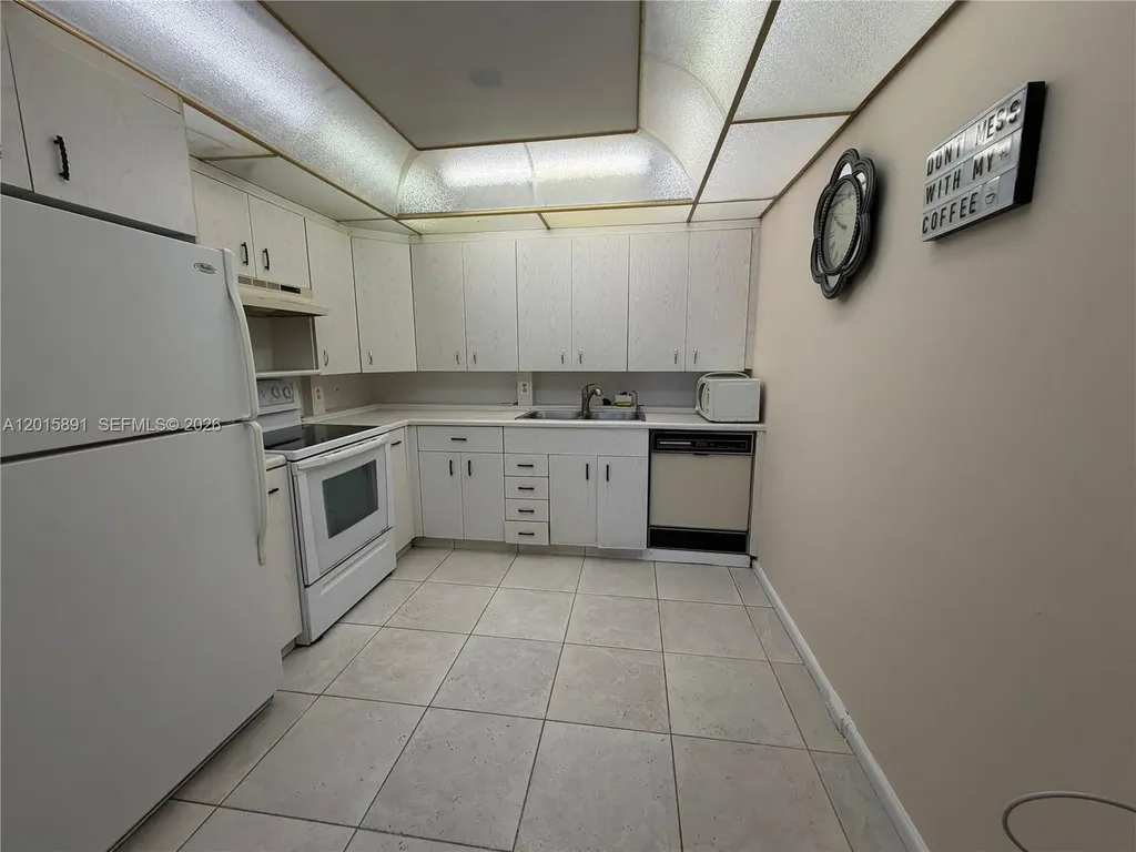3032 Hythe B Boca Raton FL 33434