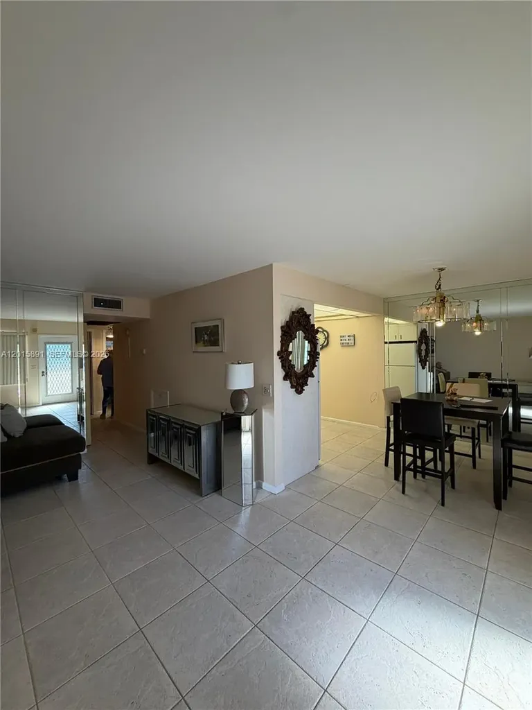 3032 Hythe B Boca Raton FL 33434