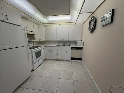 3032 Hythe B Boca Raton FL 33434