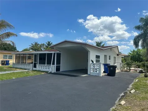 4616 NW 39th Street Lauderdale Lakes FL 33319