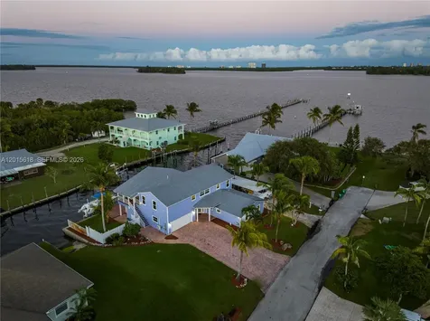 474 Peninsula Drive Fort Pierce FL 34946
