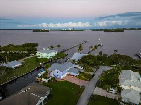474 Peninsula Drive Fort Pierce FL 34946