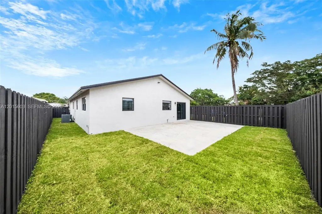 2060 N 26th Avenue Hollywood FL 33020