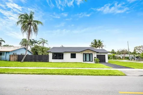 2060 N 26th Avenue Hollywood FL 33020