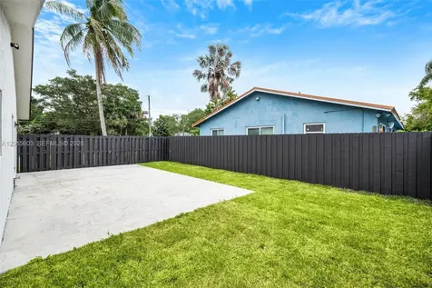 2060 N 26th Avenue Hollywood FL 33020