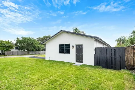 2060 N 26th Avenue Hollywood FL 33020