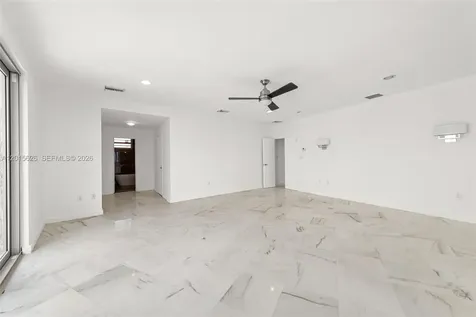 5255 Collins Avenue Miami Beach FL 33140