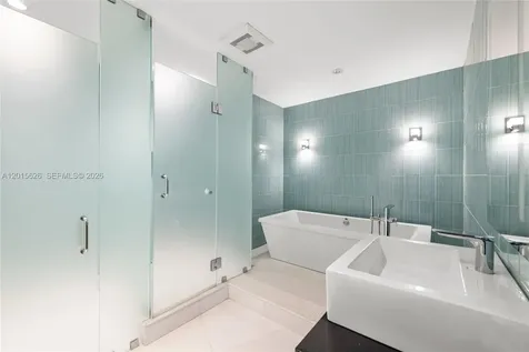5255 Collins Avenue Miami Beach FL 33140